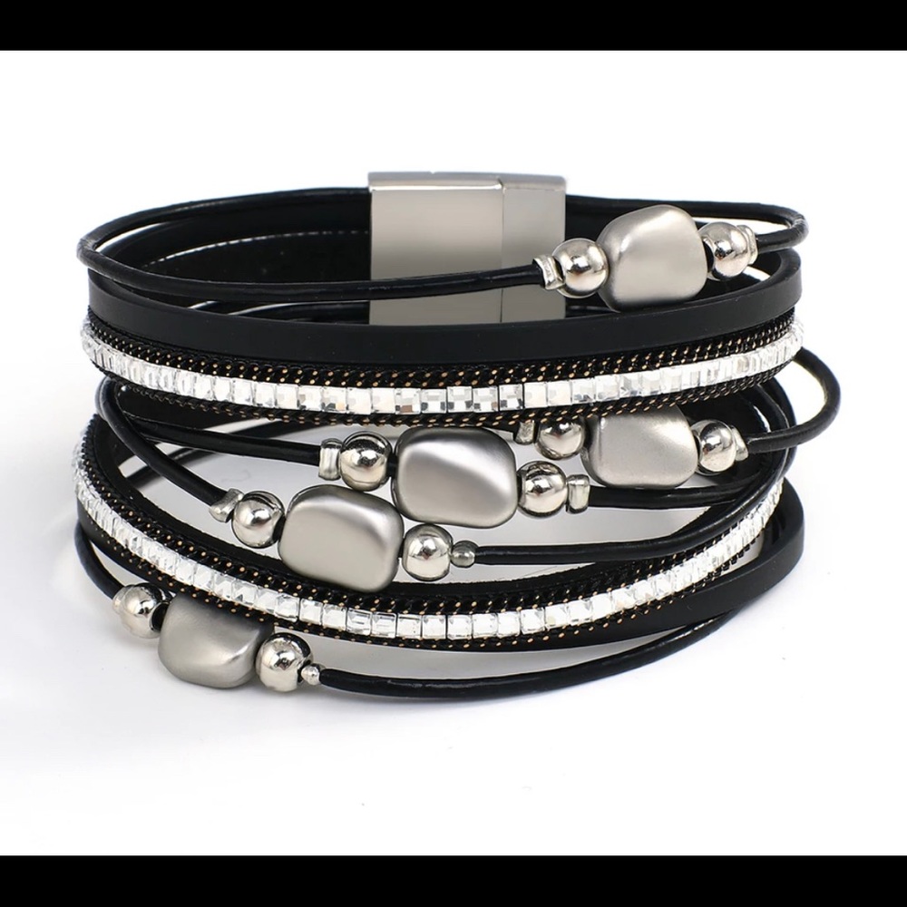 🆕 Designer Bangle in Black and Silver. Bracket is very stunning and detailed.